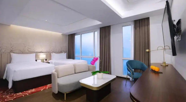 Полулюкс Atria Hotel Gading Serpong