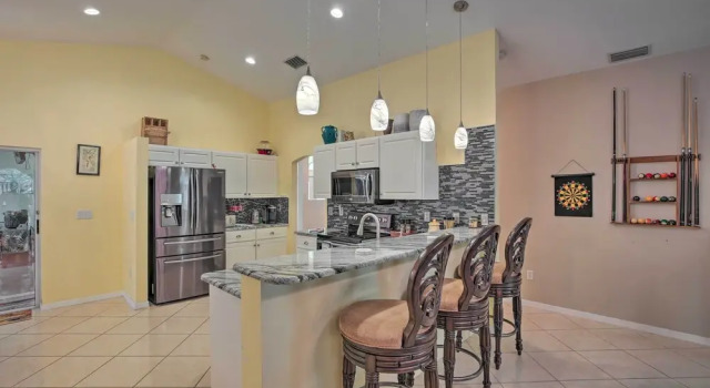 Коттедж с 3 комнатами Sun-soaked Cape Coral Getaway w/ Heated Pool