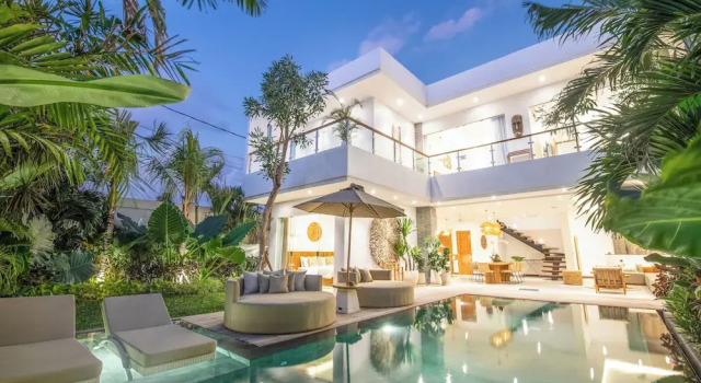 Coastal Comfort: Cozy 4BR Villa, 5 Min Walk to Finns Beach, Rezervovat Rekreační dům Chaty v Bali, Chalupa