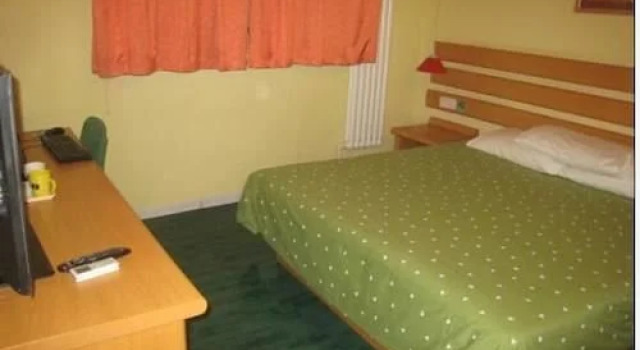 Home Inn Beijing Yangqiao, Забронировать Отель Недорогие отели Дунчэн, недорого