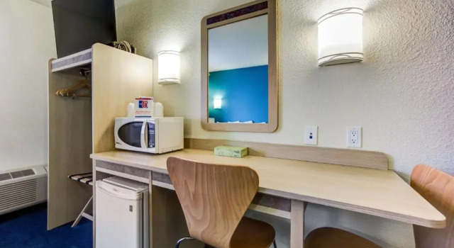 Двухместный номер Standard Days Inn by Wyndham Stony Plain