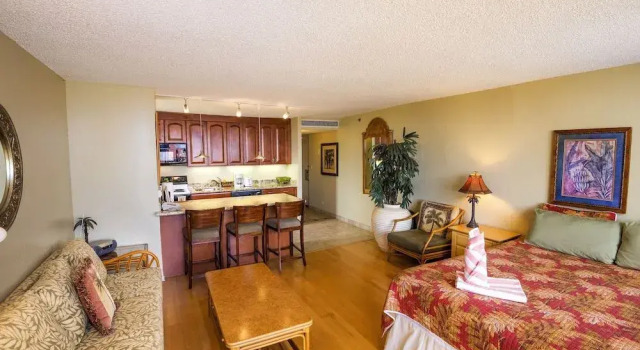 Kaanapali Shores Studio 642 Studio Bedroom Condo by RedAwning