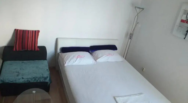 Studio Apartment Ema, Prenota Appartamento Splitska 