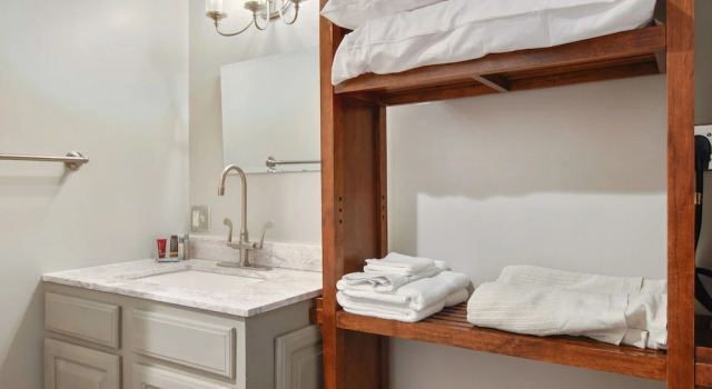 Студия 2038 Iberville Studio Rear 2BD