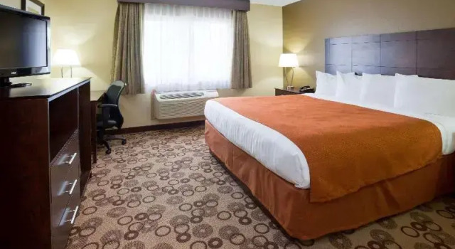 Люкс Superior AmericInn by Wyndham Blue Earth