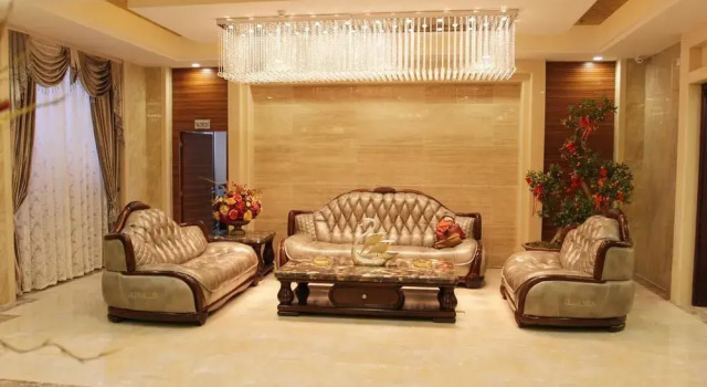 Juli Kaixuan Hotel, Rezerwuj Hotel Hotele w Kunming z parkingiem, Parking
