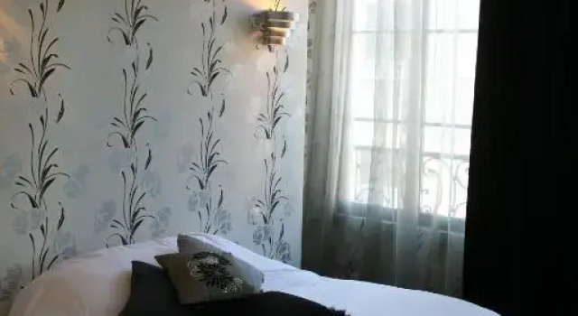 Le Parvis, Boek Hotel Chartres 