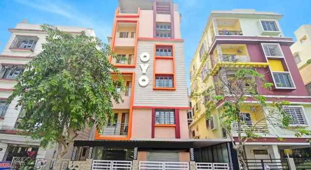 OYO Flagship 80558 Nirwana Gust House Newtown