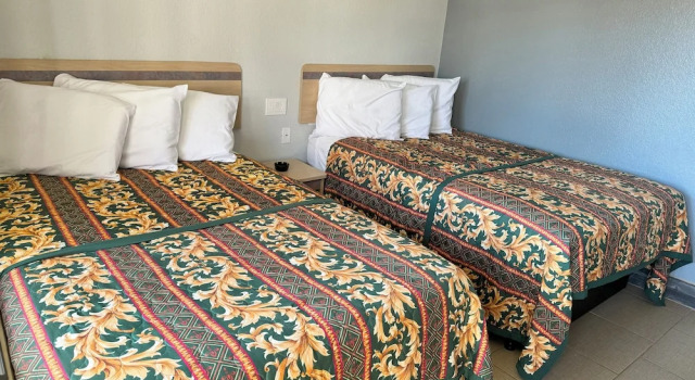 Четырёхместный номер Standard Xpress Inn & Extended Stays