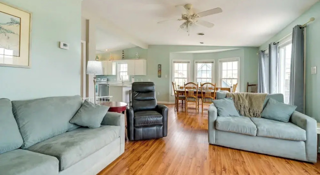 Апартаменты с 4 комнатами с балконом Surf City Vacation Rental - Walk to Beach