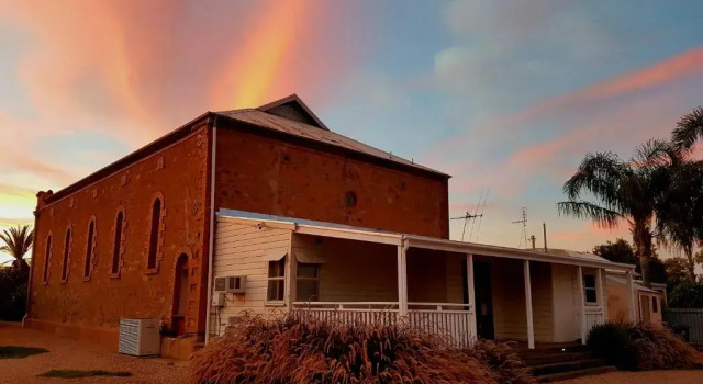 Люкс Broken Hill Outback Church Stay