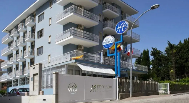 Hotel President, Забронировать Отель Отели Побережья Марок 3 звезды, 3*