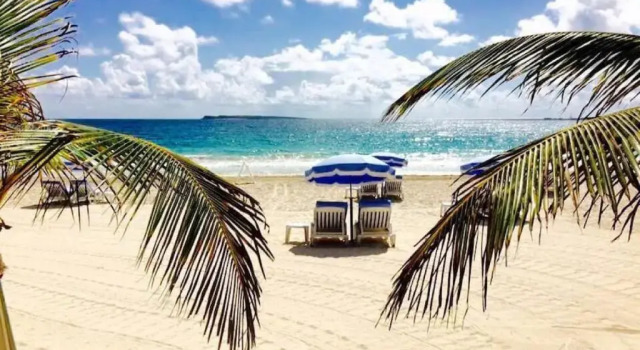 Апартаменты Princess Anouk Beachfront Orient Bay Deluxe 3 BDR