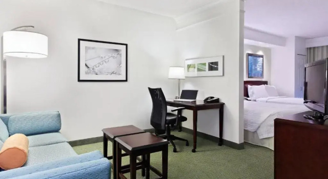 Четырёхместный люкс SpringHill Suites Knoxville At Turkey Creek