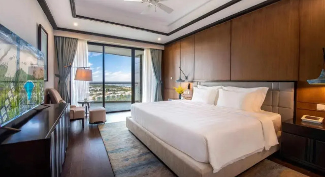 Двухместный люкс Executive Курортный отель Vinpearl Resort & Golf Nam Hoi An
