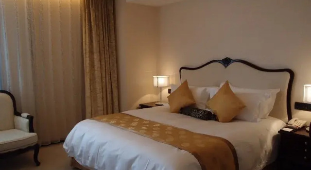 Sheng He Club, Prenota Hotel Nantong Jiangsu
