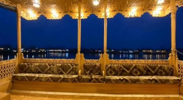Floating Luxury Group Of Houseboats