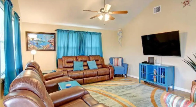 Dolphin House 3 Bedrooms 3 Bathrooms Home