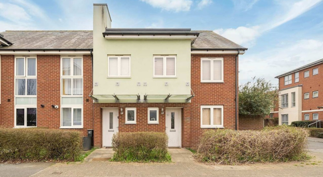 Charming 2-bedroom House in Northfleet, Varaa Lomakoti Mökit kohteessa Merseyside, Mökki