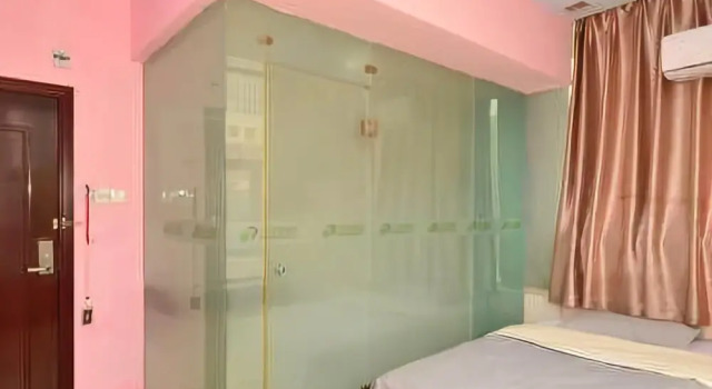 77 Chain Traders Hotel
