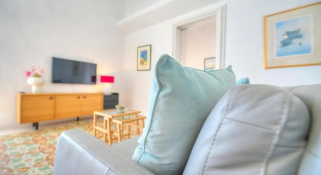 Spacious maisonette with spectacular views IBRI1-1