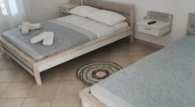 Harama Hotel Schinousa, Rezervați Hotel Hoteluri în Cicladele cu mic dejun, Mic dejun