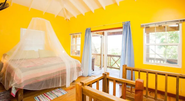 Tree House on Linda Vista Drive, Book Feriehus Sommerhuse i Roatan, Hytte