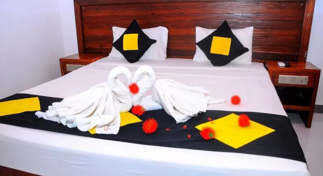 Happy Banana Hotel & Restaurant