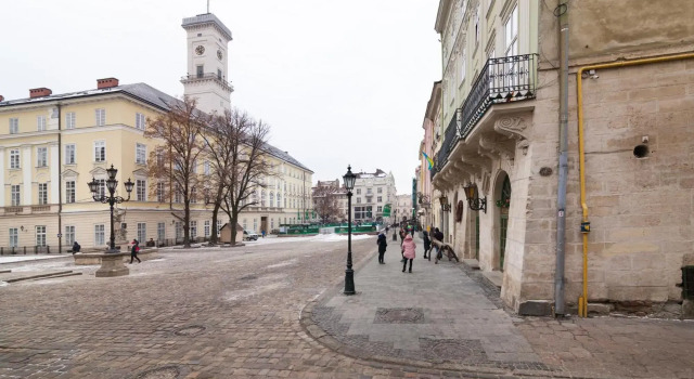 FRIENDS HOUSE on SQUARE RYNOK, Забронировать Отель Львов Львовская область, рядом с Бернардинский Монастырь