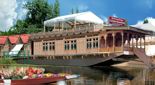 WelcomHeritage Gurkha Houseboats, Забронировать Отель Сринагар Jammu & Kashmir Ski