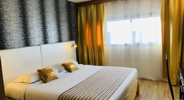 Номер Prestige Grand Hôtel de Nîmes 4 étoiles