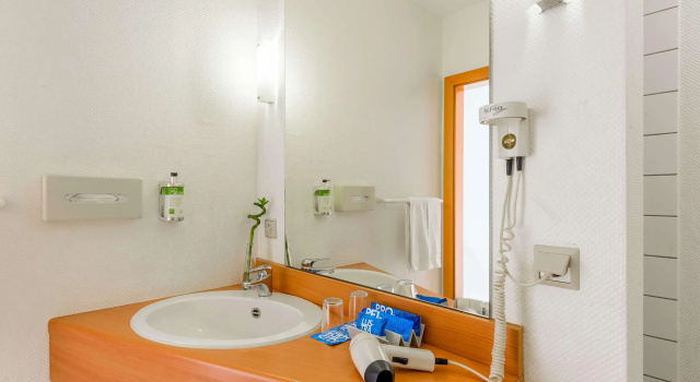 Отель Courtyard by Marriott Dortmund