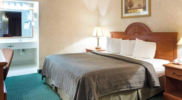 Номер Standard Quality Inn Petersburg Fort Lee Area