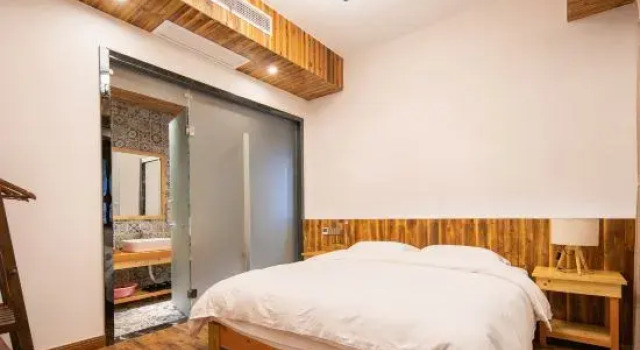 Люкс Deluxe c 1 комнатой Jieluju Hostel