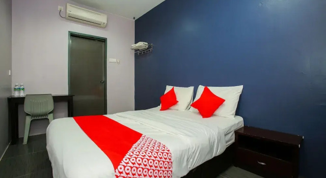 De Hotel by OYO Rooms