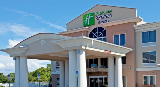 Holiday Inn Express Hotel & Suites Brooksville West by IHG, Prenota Hotel Spring Hill Florida