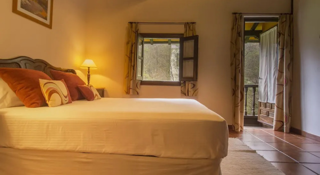 Corrada Torales, Reservar Hotel Barzana Astúrias