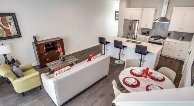 Номер Standard Upscale 2 bedroom Dallas TownHome