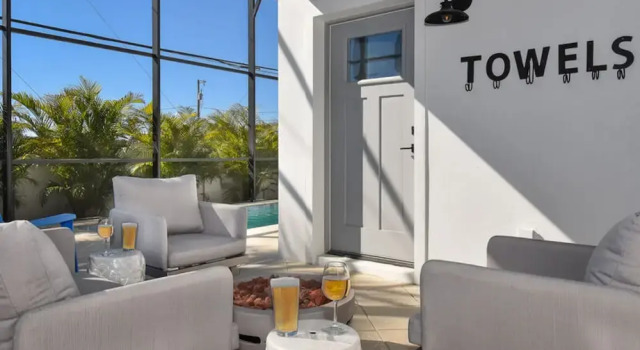 Salt Life Pool Home by Ocean Properties, Забронировать Отель Отели Нью-Смирна-Бич 3 звезды, рядом с Парк 27 Авеню, 3*