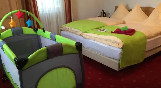 Hotel Zur Eisenbahn, Забронировать Отель Реннинген Баден-Вюртемберг