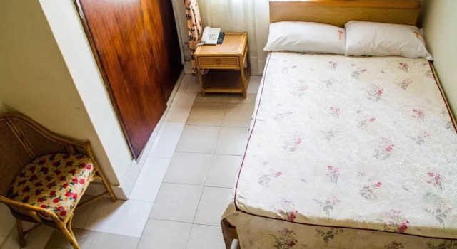 Rukungiri Inn, Rezerwuj Hotel Rukungiri Southern Uganda