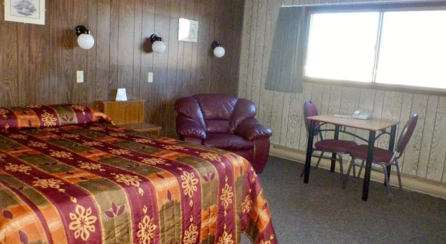 Snowshoe Inn, Book Hotel Fort Providence Nordvestterritoriet
