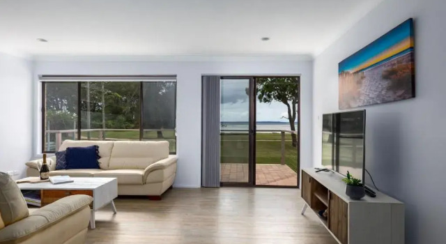 Moona Beach House Jervis Bay Rentals, Забронировать Отель Хаскиссон Джервис-Бэй, рядом с Пляж Коллингвуд