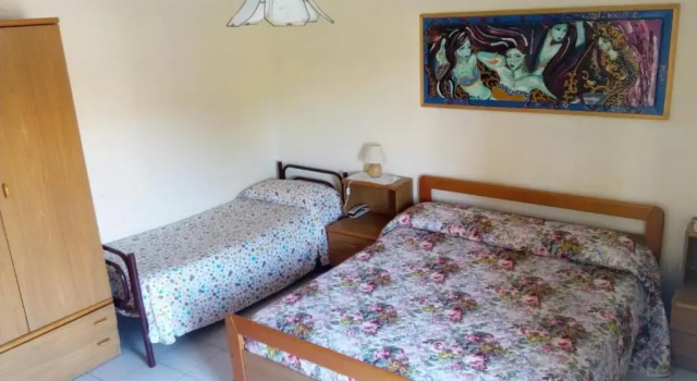 Четырёхместный номер Standard Hotel Eliseo