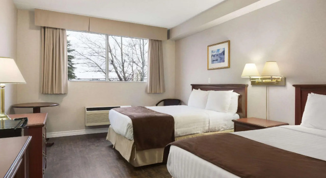 Четырёхместный номер Standard SureStay by Best Western Brockville