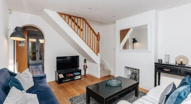 Rose Cottage - Central Henley - From 140 Per Night, Забронировать Дом для отпуска Отели в центре Хенли-на-Темзе, в центре