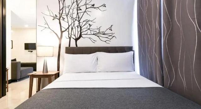 Номер Deluxe c 1 комнатой Artemis Place Makati Hotel