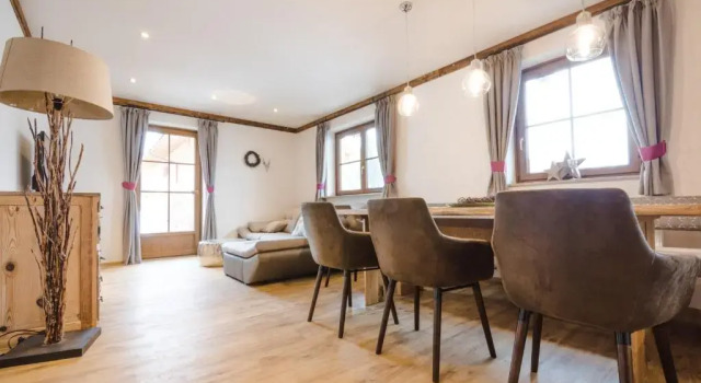 Chalet im Dorf, Rezerwuj Chalet Hotele w Salzburg z parkingiem, Parking