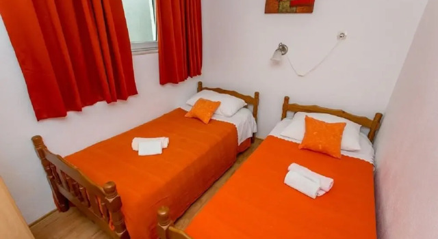 Marija - 60 m From Beach - A2, Забронировать Отель Отели Трогир 3 звезды, 3*