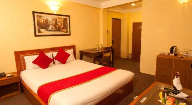 Двухместный номер Deluxe с балконом Royal Astoria Hotel